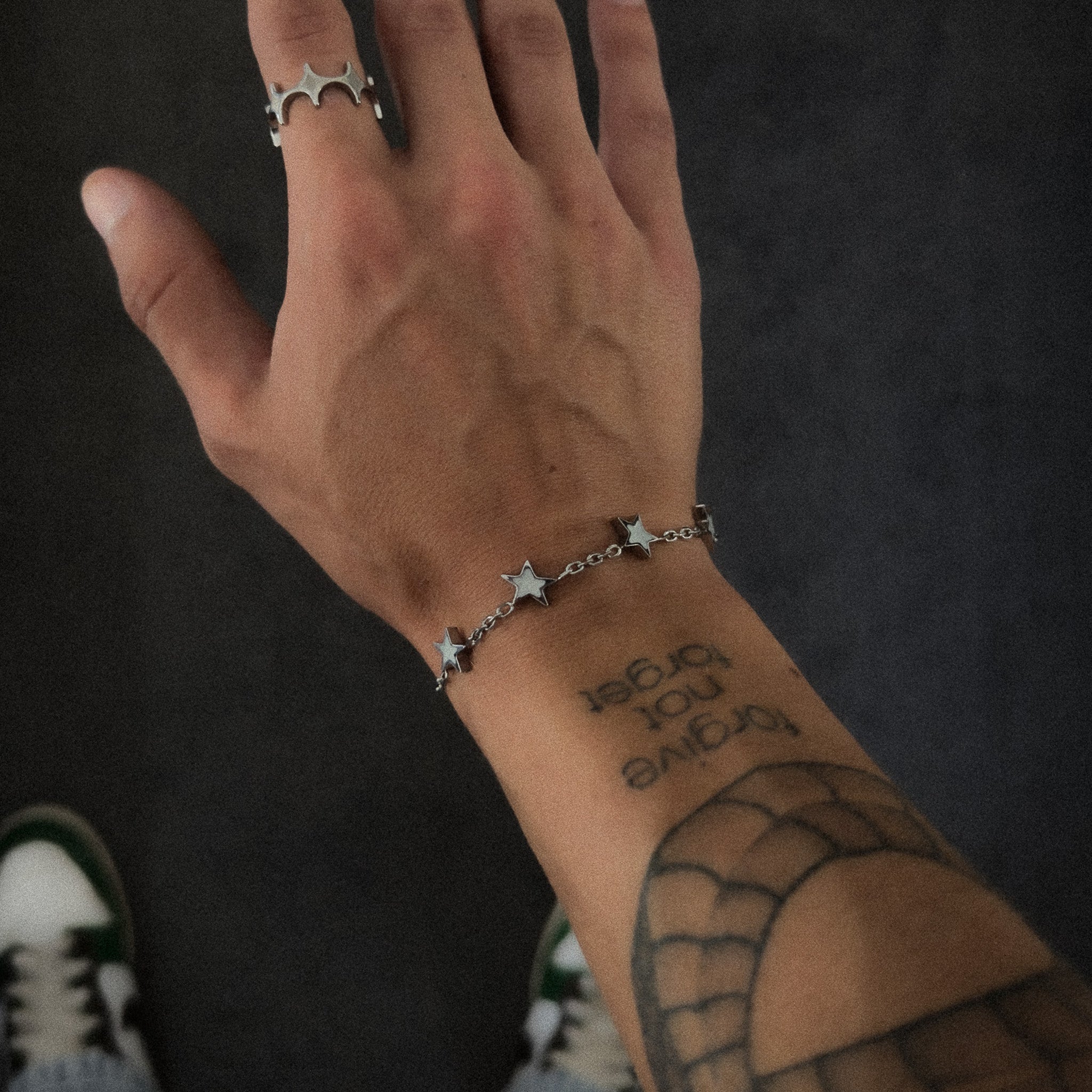 White onyx star Armband for men – durable stainless steel wristband with sleek minimalist design