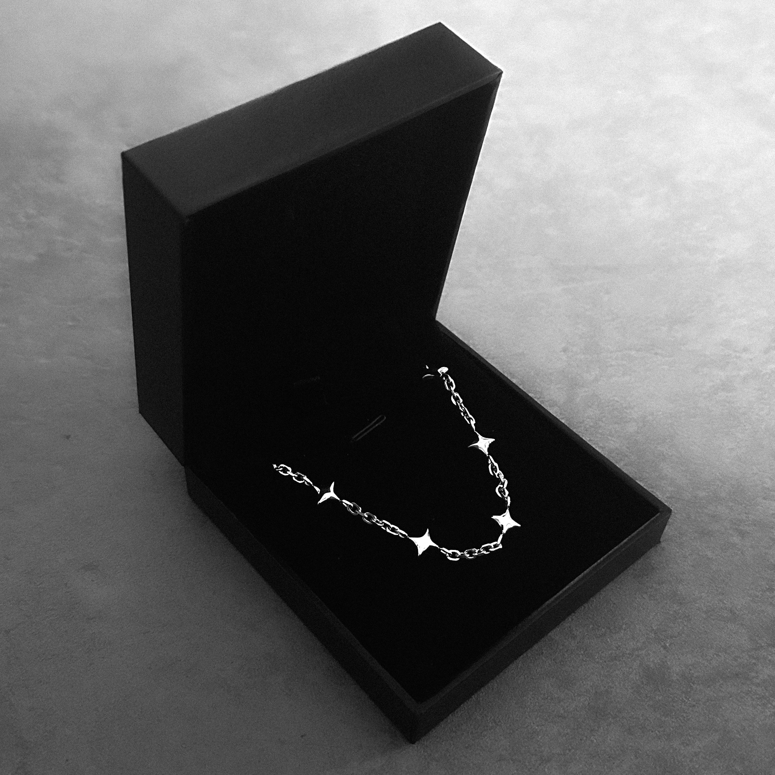 Handcrafted Silber star Kette Halskette – dainty cosmic fashion accessory.