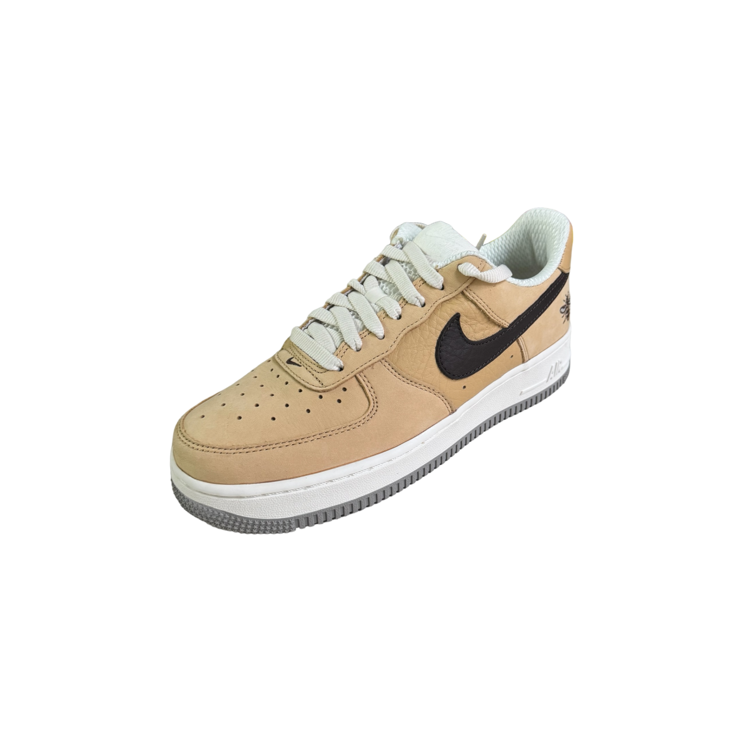 Nike_Air_Force_1_low_Manchester_Bee_front