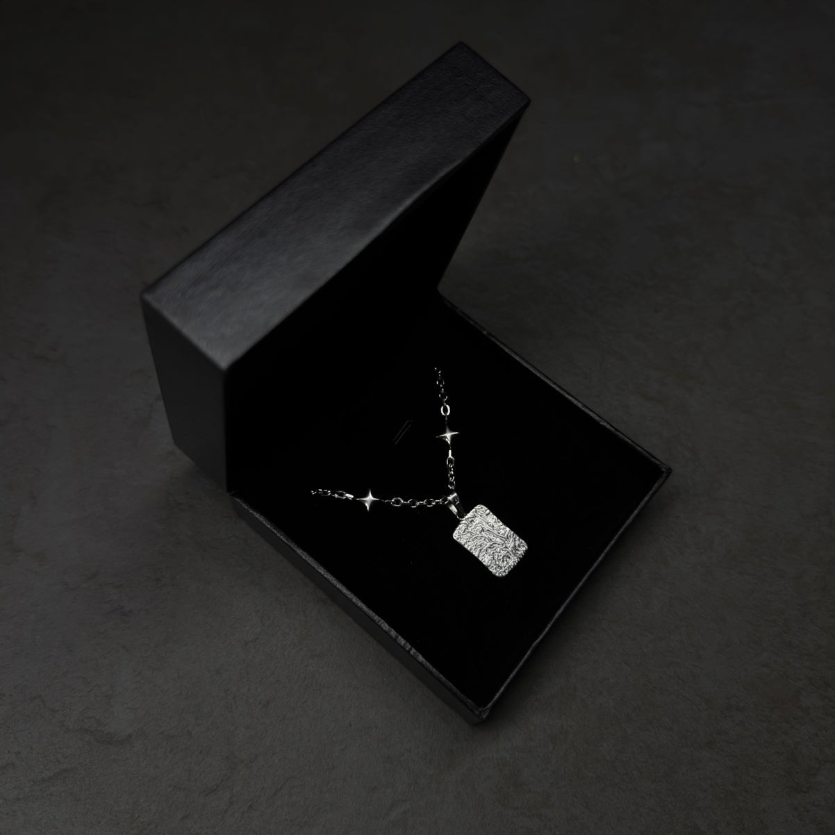 Silber star Kette paired with natural lava stone charm – boho jewelry